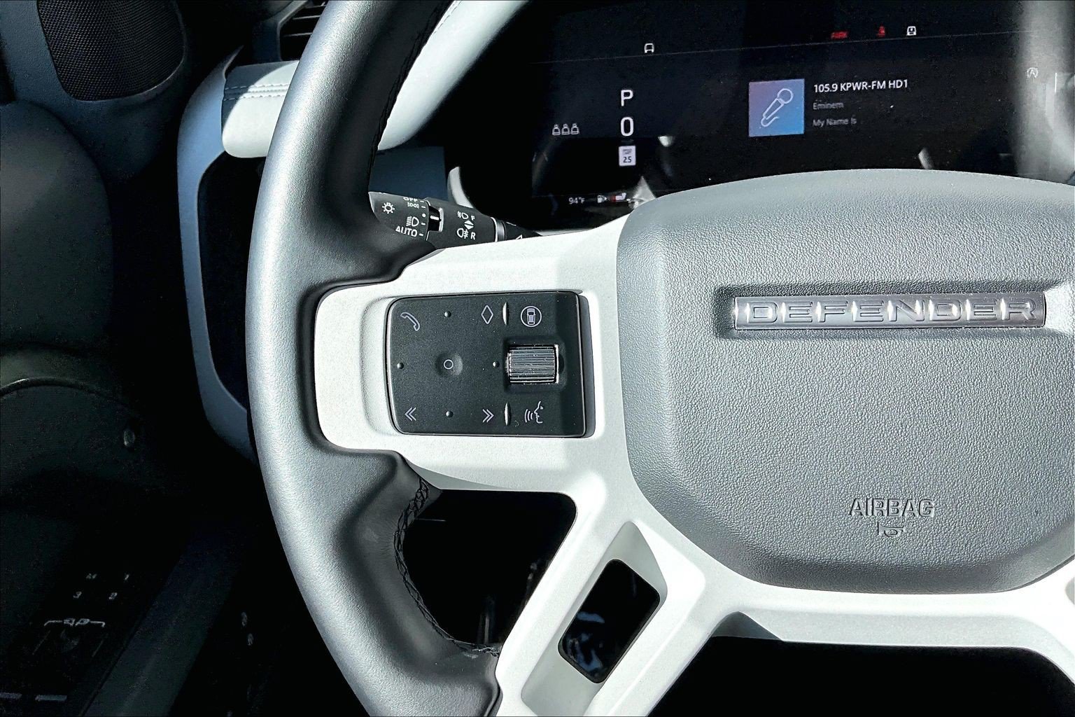 Used 2025 Land Rover Defender 110 X-Dynamic SE AWD/4WD image 18