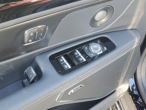 New 2026 Lincoln Nautilus Reserve image 9