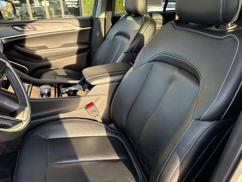 Used 2023 Jeep Grand Cherokee 4WD 4xe image 15