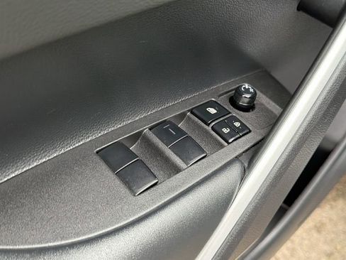Used 2025 Toyota Corolla Cross XLE FWD image 15