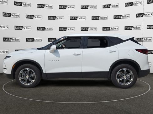 Used 2025 Chevrolet Blazer LT FWD image 3