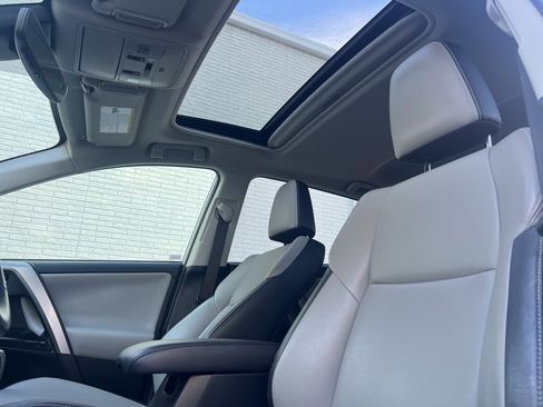 Used 2016 Toyota RAV4 Limited image 12