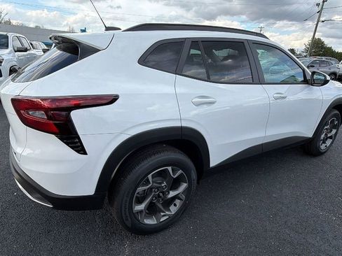 New 2026 Chevrolet Trax LT w/ Driver Confidence Package image 5