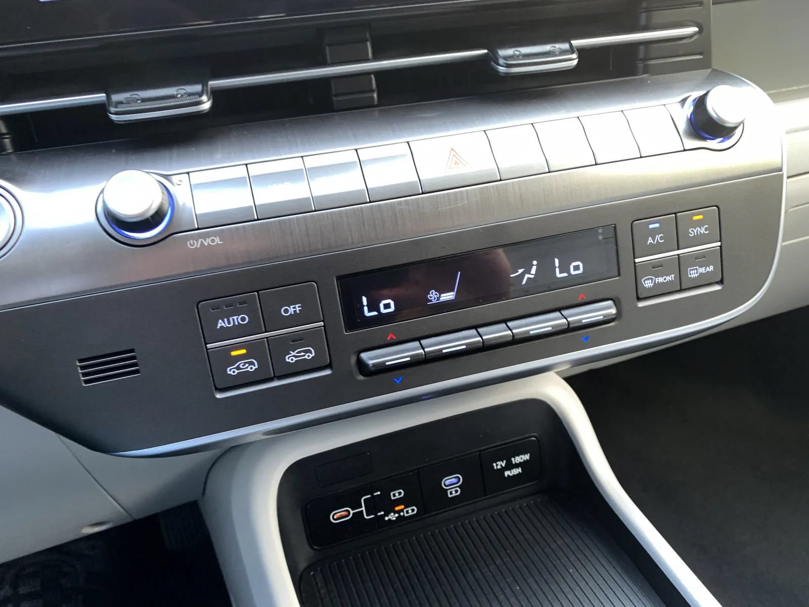 Used 2025 Hyundai Kona SEL FWD image 14