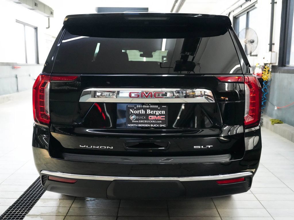 Used 2024 GMC Yukon XL SLT w/ SLT Luxury Package AWD/4WD image 7