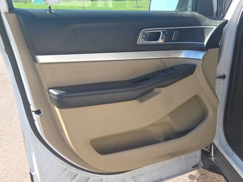 Used 2016 Ford Explorer XLT w/ Equipment Group 202A AWD/4WD image 24