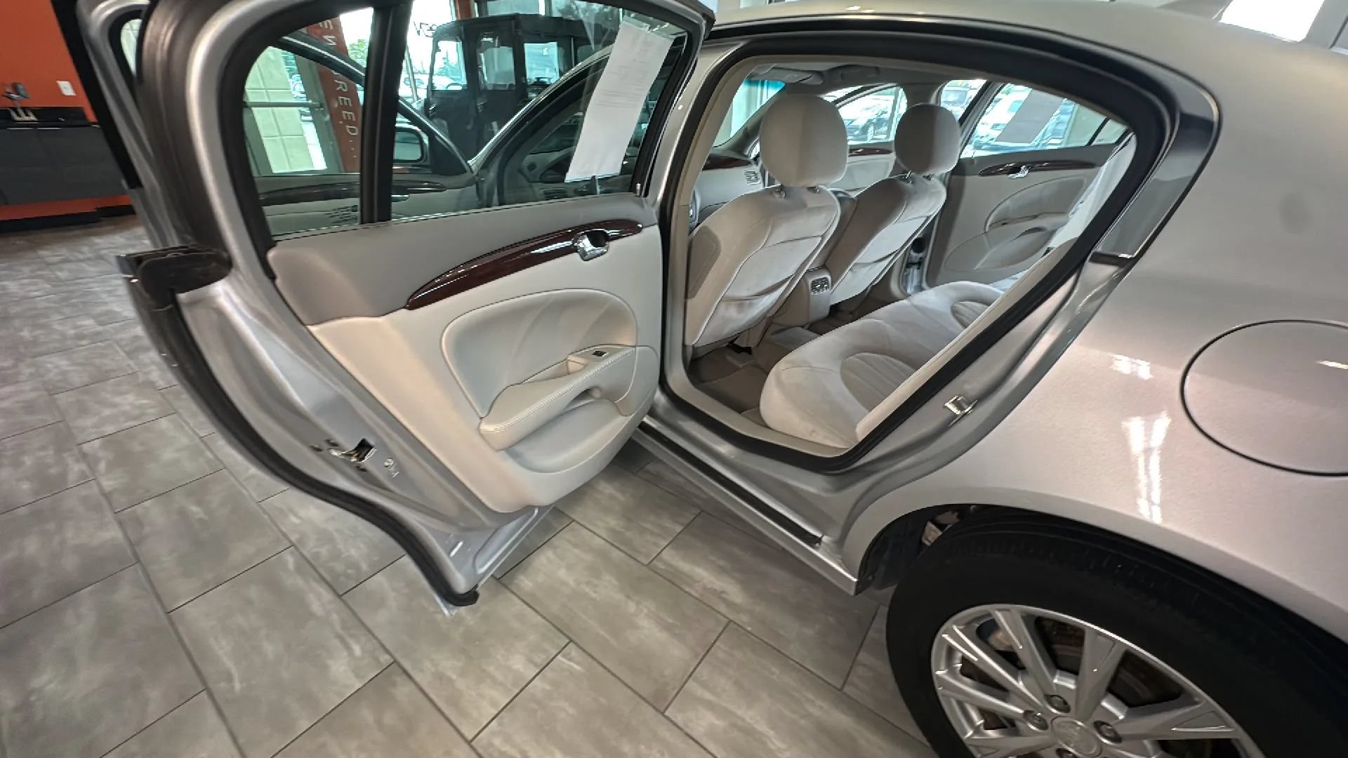 Used 2010 Buick Lucerne CX FWD image 37