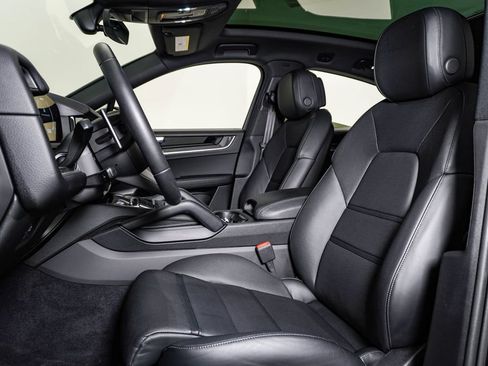 Certified 2026 Porsche Cayenne E-Hybrid Coupe AWD/4WD image 5
