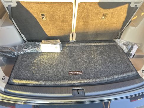 Used 2023 Volkswagen Atlas SE w/ Black Wheel Package image 31