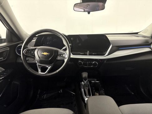 Used 2025 Chevrolet Trax LT w/ Driver Confidence Package FWD image 14