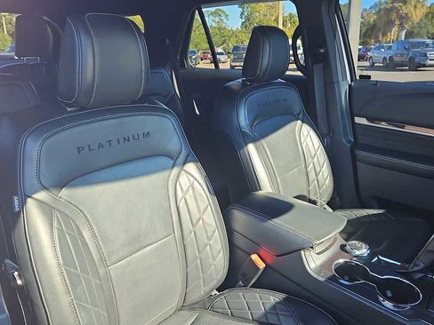 Used 2019 Ford Explorer Platinum image 27