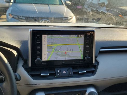 Used 2021 Toyota RAV4 Limited image 17