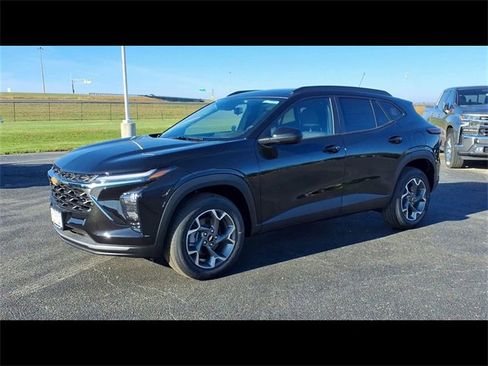 New 2026 Chevrolet Trax LT w/ Driver Confidence Package image 4