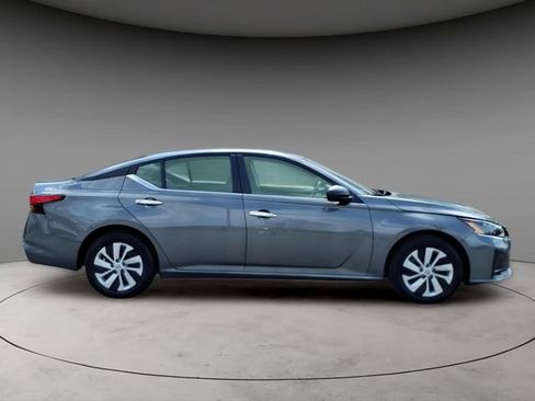 Used 2025 Nissan Altima 2.5 S image 10