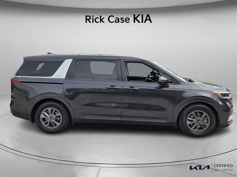 Certified 2023 Kia Carnival LX image 4