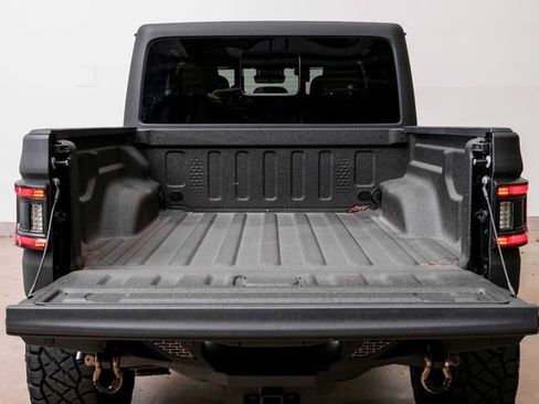 Used 2025 Jeep Gladiator Rubicon w/ Safety Group AWD/4WD image 43