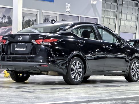 Used 2020 Nissan Versa SV image 8