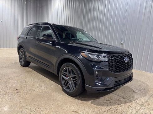 Used 2025 Ford Explorer ST-Line w/ ST-Line Street Pack image 8