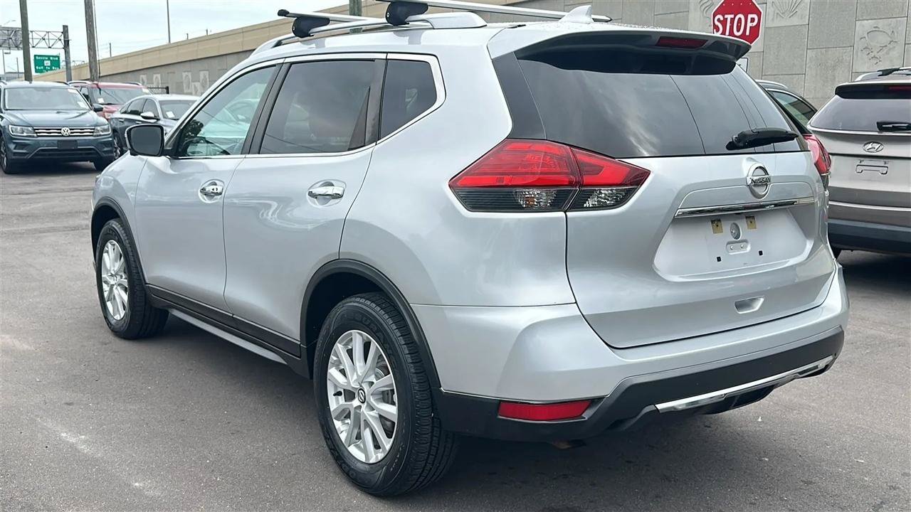 Used 2017 Nissan Rogue SV w/ SV Premium Package AWD/4WD image 12
