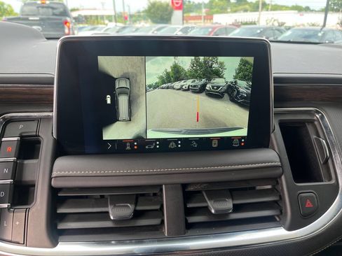 Used 2024 Chevrolet Suburban Premier AWD/4WD image 18