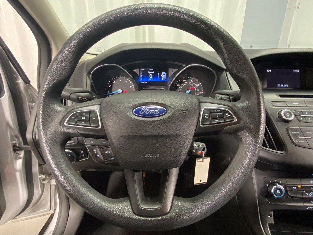 Used 2016 Ford Focus SE w/ SE Power Seat Package FWD image 19