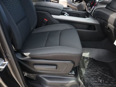 New 2026 RAM 1500 4x4 Crew Cab image 14