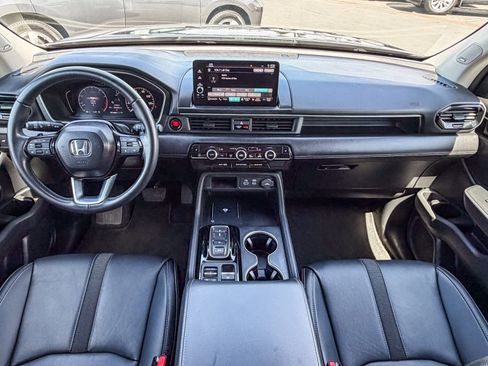 Used 2024 Honda Pilot Touring image 11