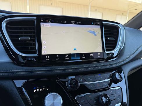 New 2026 Chrysler Pacifica Limited image 33