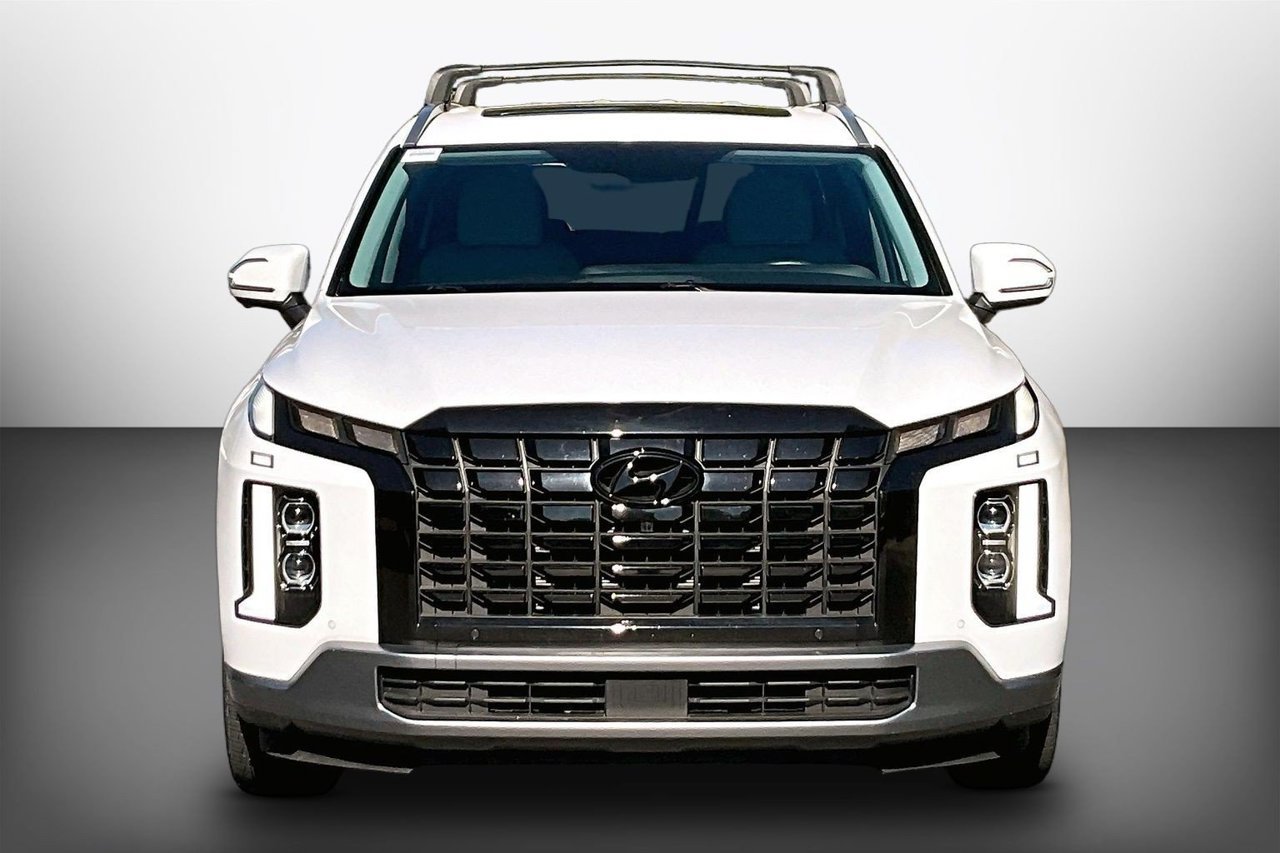 Used 2024 Hyundai Palisade SEL w/ Premium Package FWD image 3