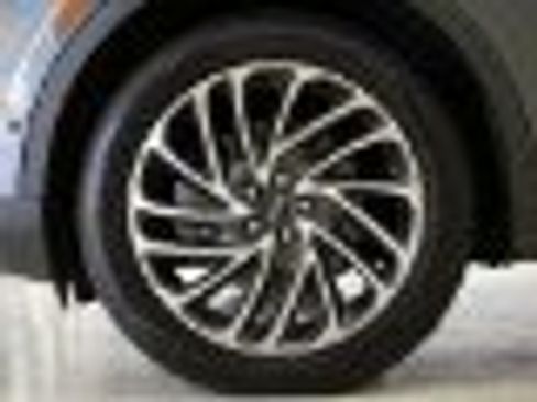 Used 2020 Lincoln Nautilus Reserve w/ Equipment Group 201A image 5