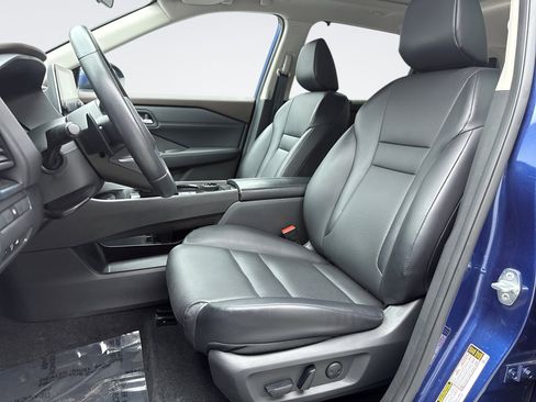 Used 2023 Nissan Rogue SV w/ SV Premium B Package image 11