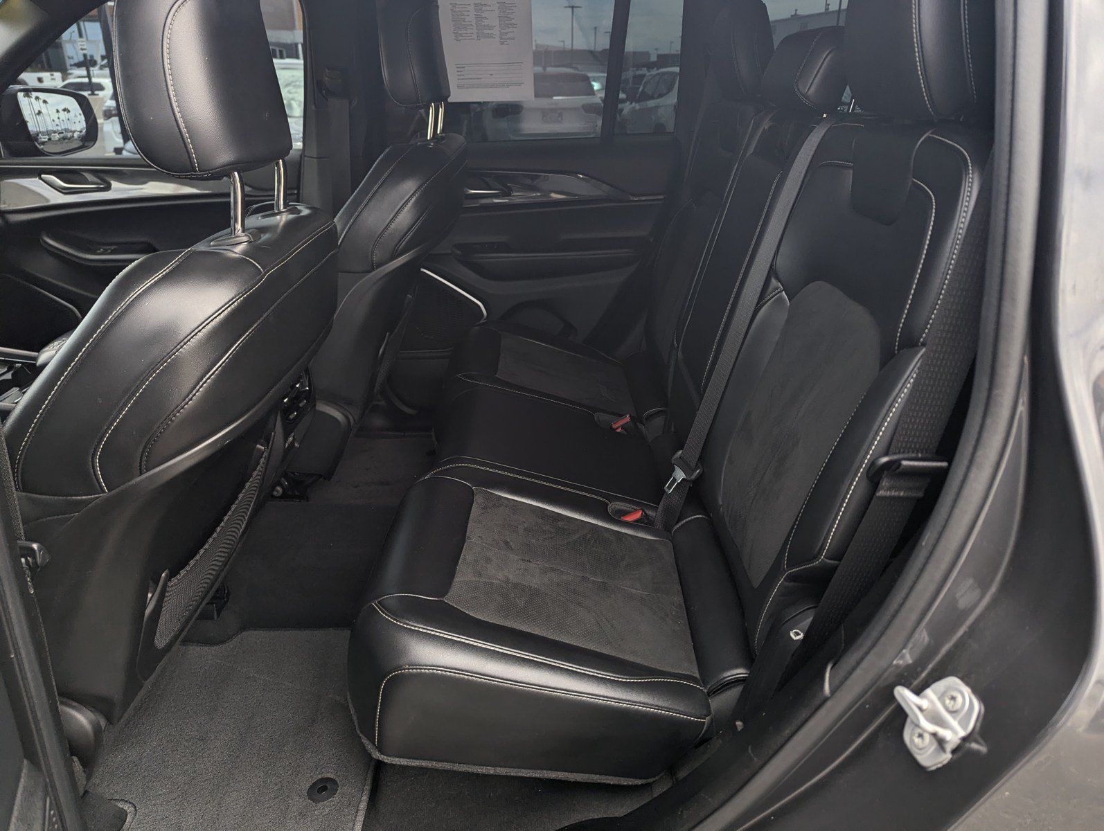 Used 2022 Jeep Grand Cherokee Altitude RWD image 8