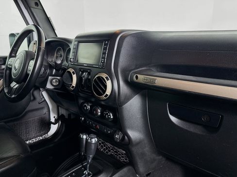 Used 2017 Jeep Wrangler 75th Anniversary image 43