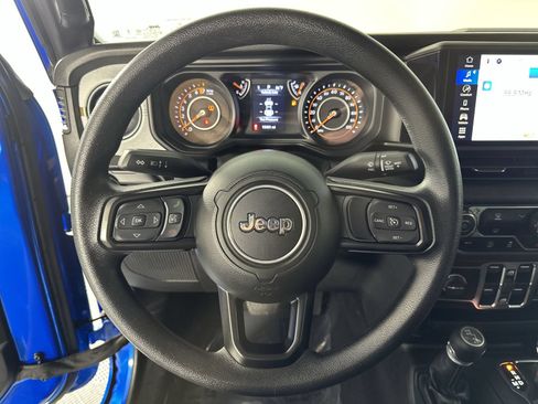 Used 2025 Jeep Gladiator Sport AWD/4WD image 14