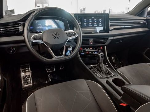 Used 2025 Volkswagen Jetta Sport image 7