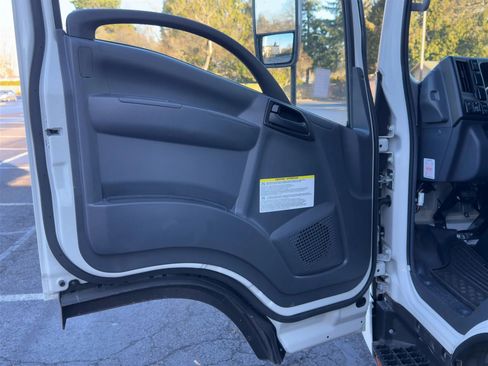 Used 2023 Isuzu NPR image 14