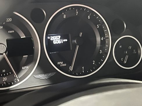 Used 2015 Aston Martin V12 Vantage S RWD image 35