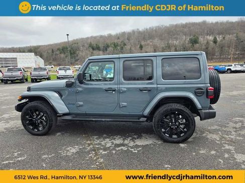 Used 2025 Jeep Wrangler Unlimited Sahara AWD/4WD image 8