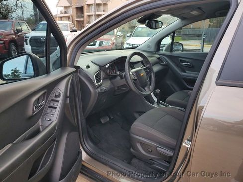 Used 2021 Chevrolet Trax LS w/ Tint and Cruise Package image 20