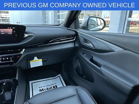 Used 2025 Buick Envista Avenir FWD image 32