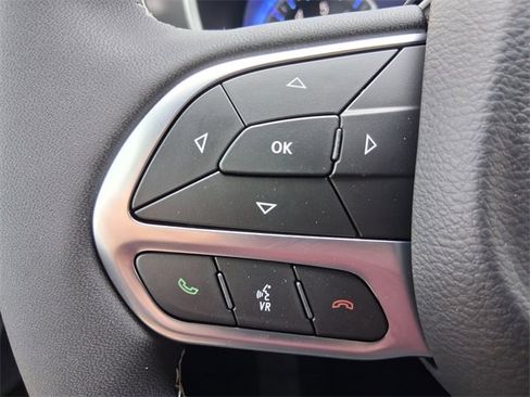 Used 2026 Chrysler Pacifica Select image 29