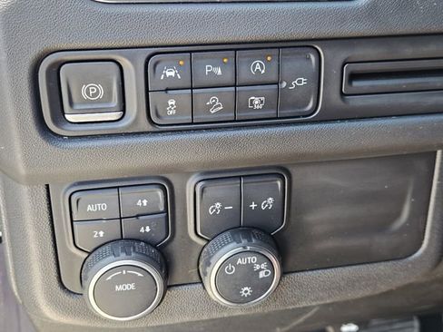 Used 2022 Chevrolet Tahoe Z71 w/ Luxury Package image 22