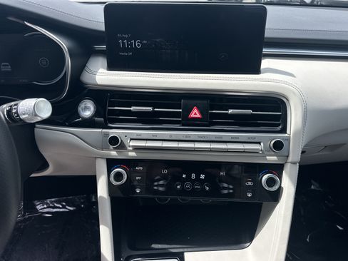 Certified 2025 Genesis G70 2.5T RWD image 20