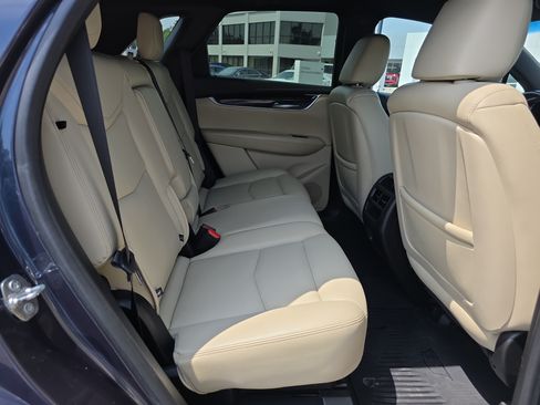 Used 2019 Cadillac XT5 FWD image 14