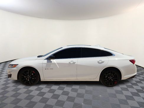 Used 2025 Chevrolet Malibu LT FWD image 2