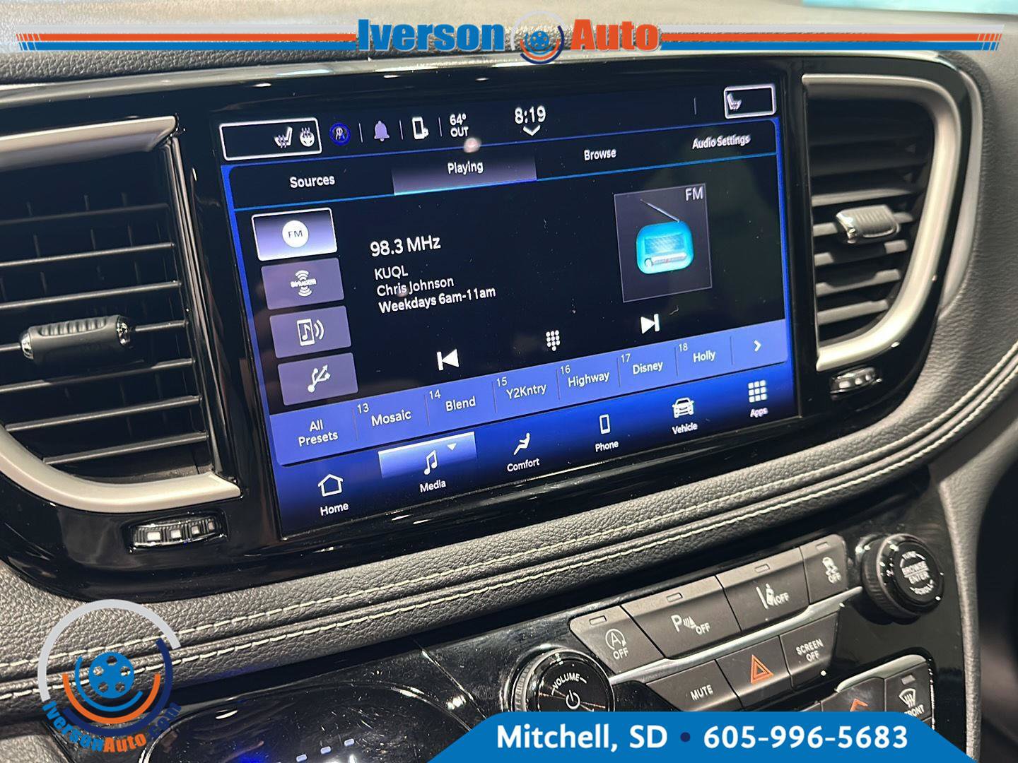 Used 2021 Chrysler Pacifica Touring-L w/ S Appearance Package AWD/4WD image 20
