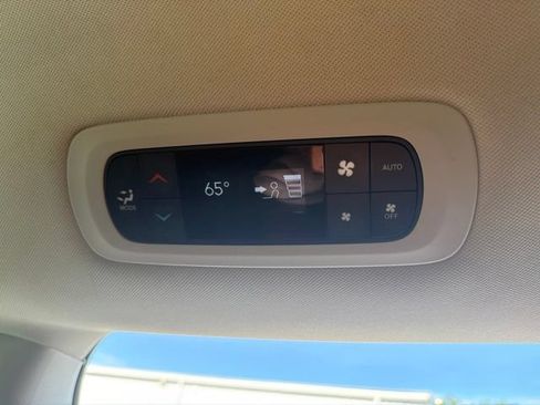 Used 2024 Chrysler Pacifica Touring-L FWD image 17