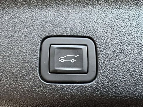 Used 2025 Chevrolet Suburban Z71 AWD/4WD image 13