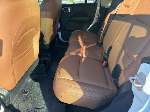 Used 2024 Jeep Wrangler Sahara image 10