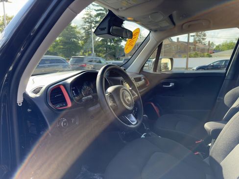 Used 2019 Jeep Renegade Sport image 22